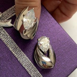 Bold - Chic & Classy Pendant & Ring💗